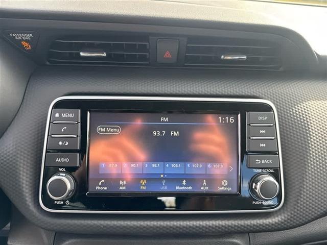 Photo of 2025 Electric Blue Metallic Nissan Kicks Play