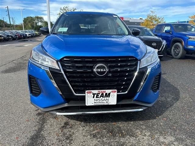 Photo of 2025 Electric Blue Metallic Nissan Kicks Play
