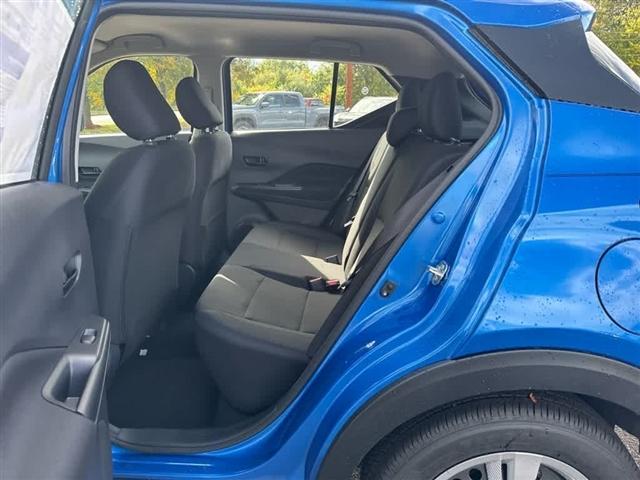 Photo of 2025 Electric Blue Metallic Nissan Kicks Play