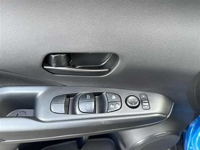 Photo of 2025 Electric Blue Metallic Nissan Kicks Play