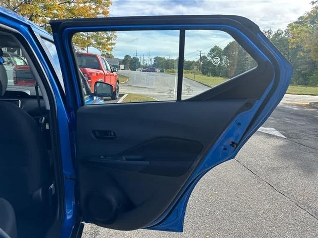 Photo of 2025 Electric Blue Metallic Nissan Kicks Play