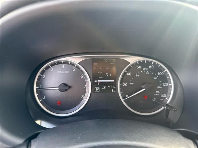 Photo of 2025 Electric Blue Metallic Nissan Kicks Play