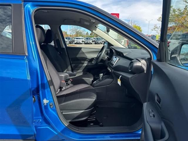 Photo of 2025 Electric Blue Metallic Nissan Kicks Play
