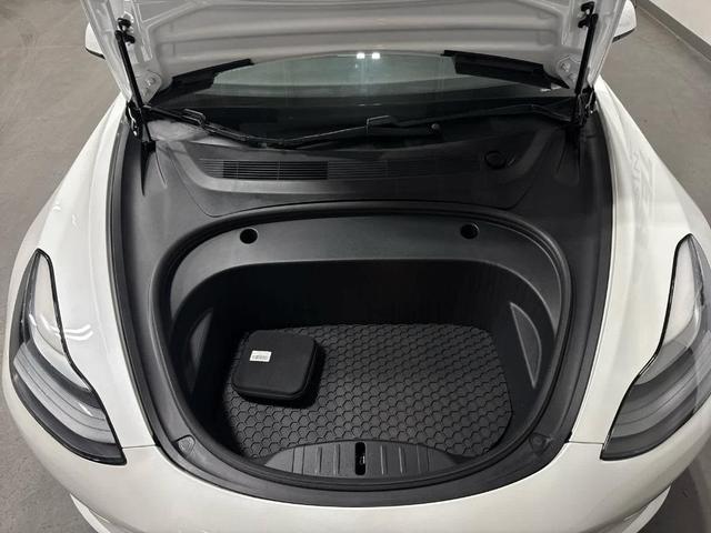 Photo of 2021 Pearl White Multi Tesla Model 3