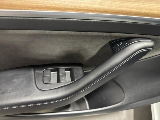 Photo of 2021 Pearl White Multi Tesla Model 3