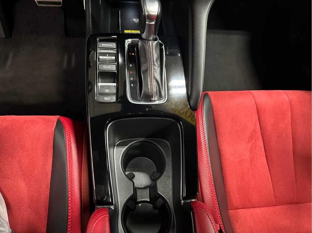 Photo of 2023 Platinum White Pearl Acura Integra