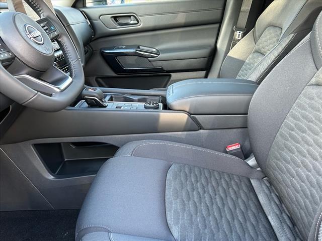 Photo of 2025 Scarlet Ember Nissan Pathfinder