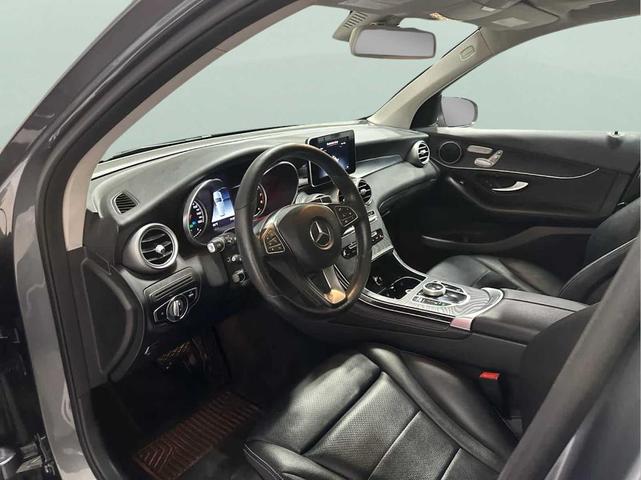 Photo of 2018 Gray Metallic Mercedes-Benz GLC 300