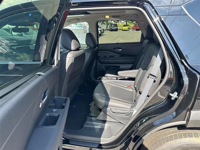 Photo of 2025 Black Nissan Pathfinder