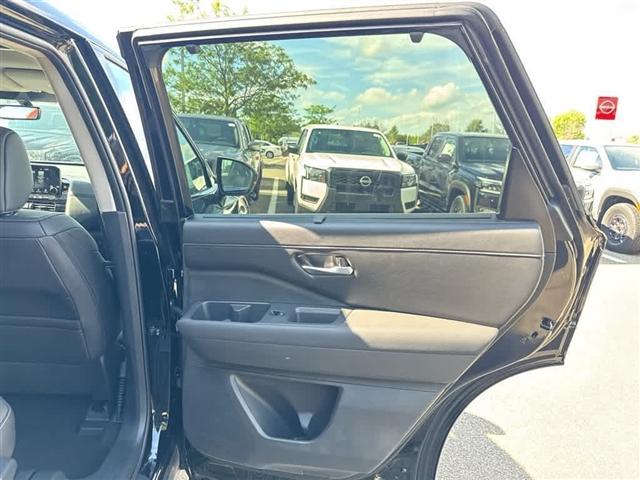 Photo of 2025 Black Nissan Pathfinder