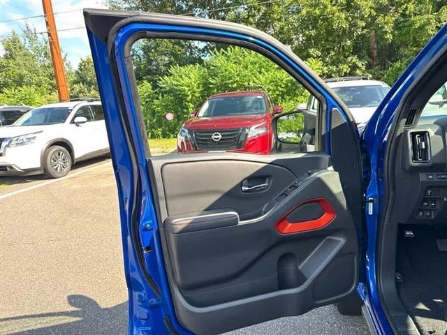 Photo of 2025 Bluestone Pearl Nissan Frontier