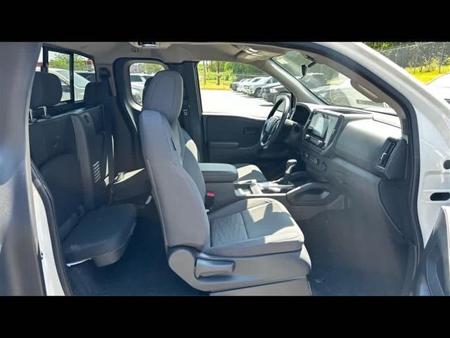 Photo of 2025 Glacier White Nissan Frontier