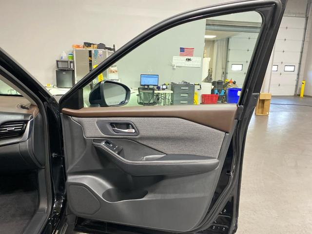 Photo of 2022 Black Nissan Rogue