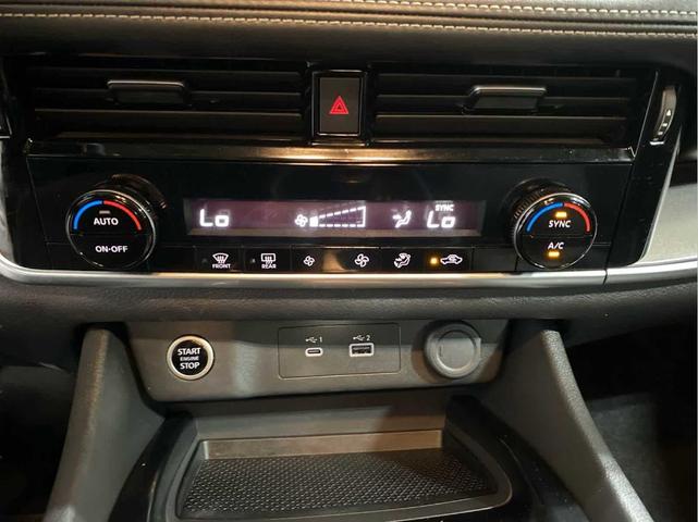Photo of 2022 Black Nissan Rogue