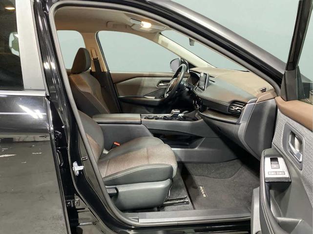 Photo of 2022 Black Nissan Rogue