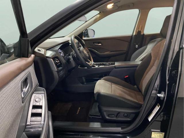 Photo of 2022 Black Nissan Rogue
