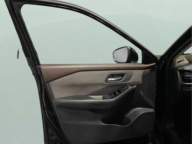 Photo of 2022 Black Nissan Rogue