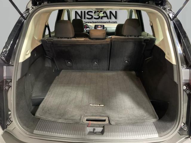 Photo of 2022 Black Nissan Rogue