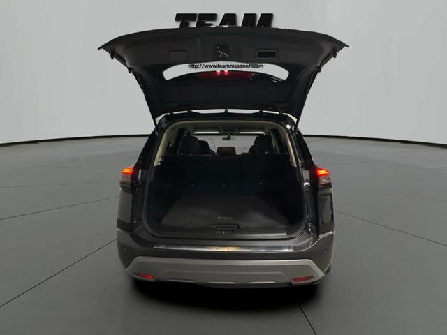 Photo of 2022 Black Nissan Rogue