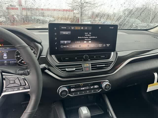 Photo of 2025 Gray Sky Pearl Nissan Altima