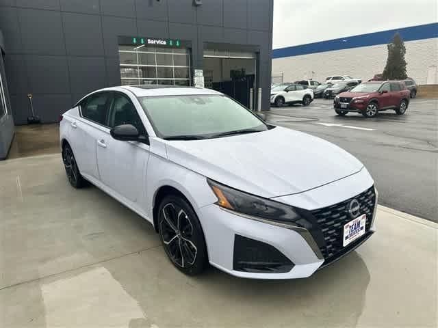 Photo of 2025 Gray Sky Pearl Nissan Altima