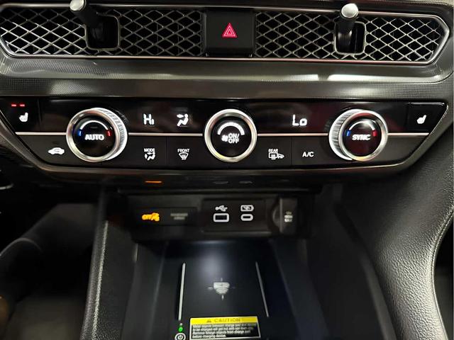 Photo of 2024 Platinum White Pearl Acura Integra