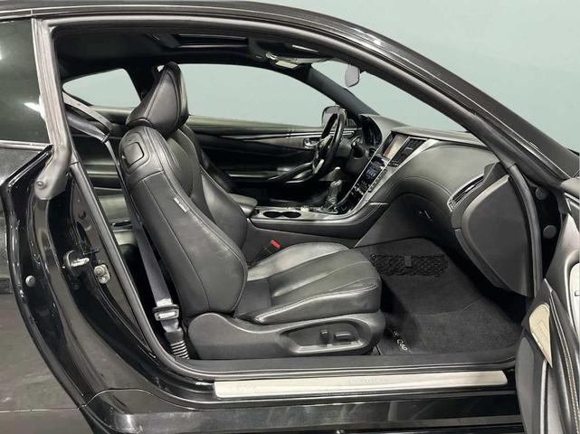 Photo of 2017 Midnight Black INFINITI Q60