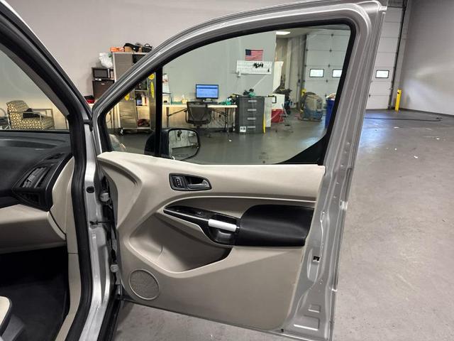 Photo of 2022 Silver Ford Transit Connect
