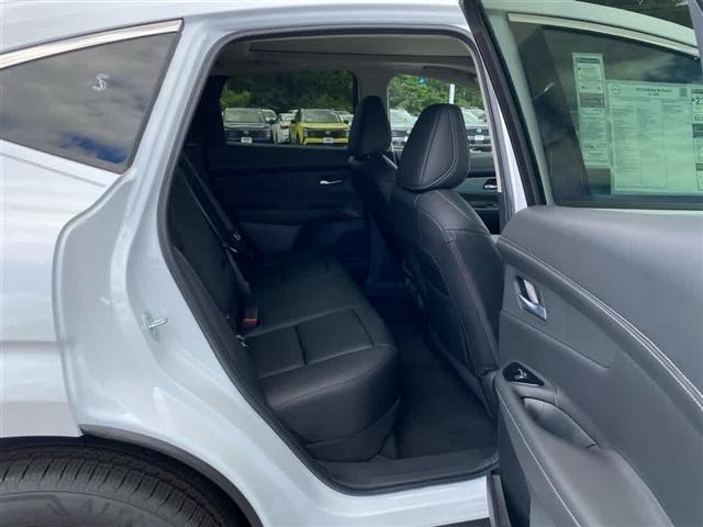 Photo of 2025 Everest White P Nissan Murano