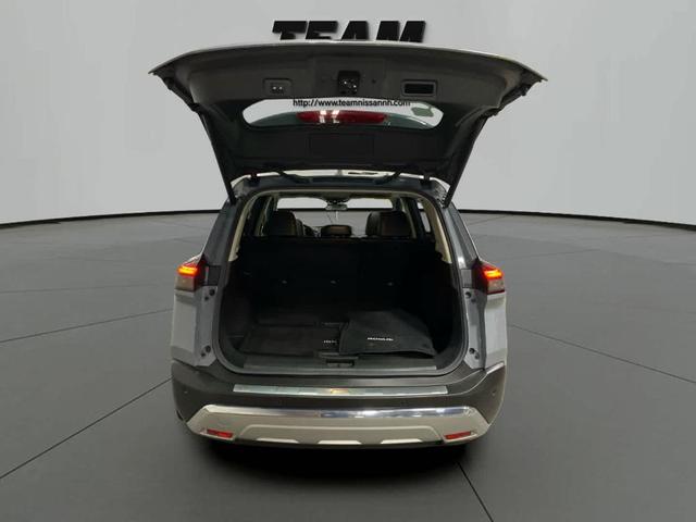 Photo of 2022 Boulder Gray Nissan Rogue