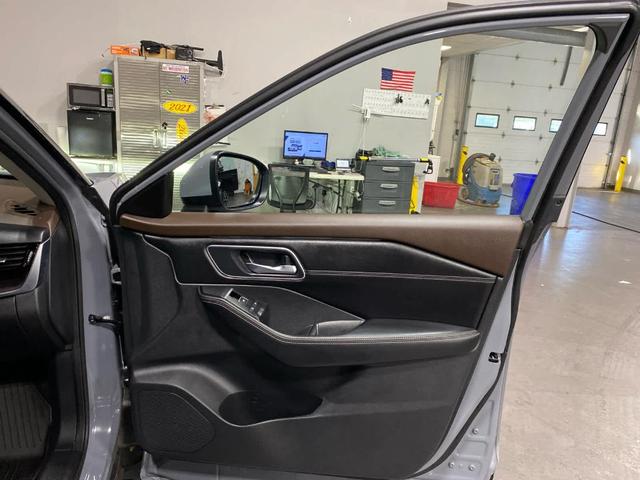 Photo of 2022 Boulder Gray Nissan Rogue