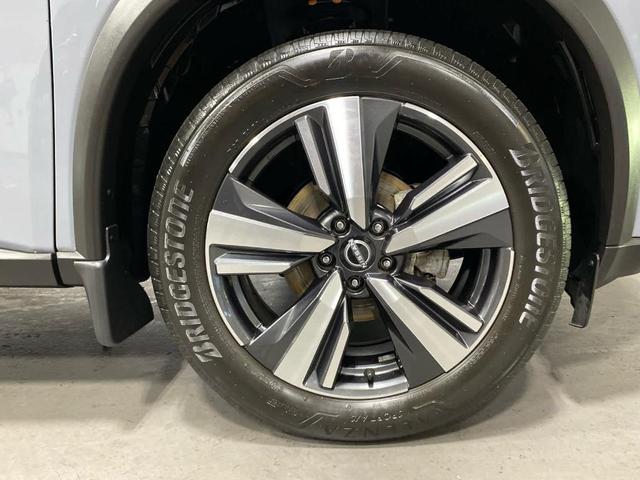 Photo of 2022 Boulder Gray Nissan Rogue