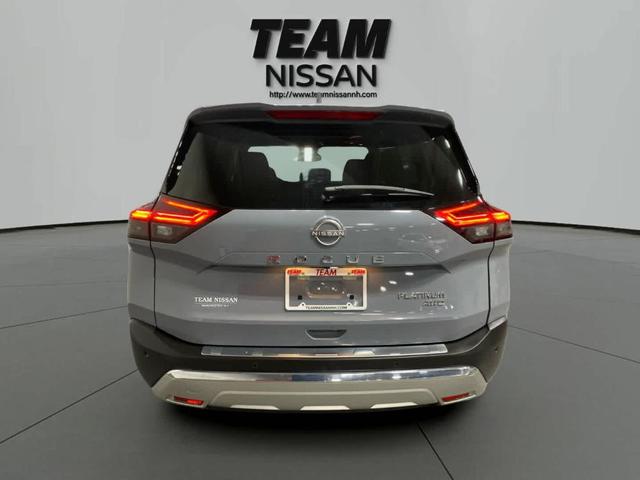 Photo of 2022 Boulder Gray Nissan Rogue
