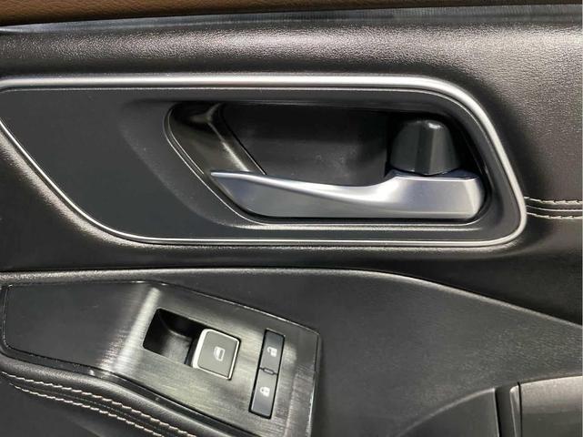 Photo of 2022 Boulder Gray Nissan Rogue