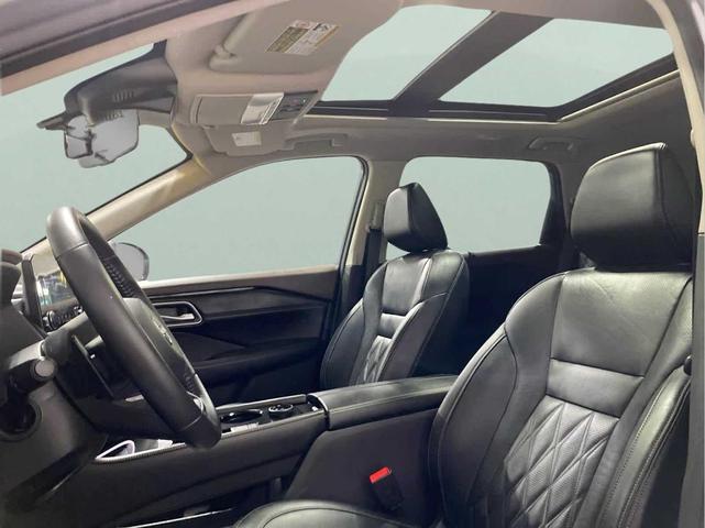Photo of 2022 Boulder Gray Nissan Rogue
