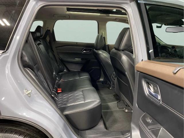 Photo of 2022 Boulder Gray Nissan Rogue