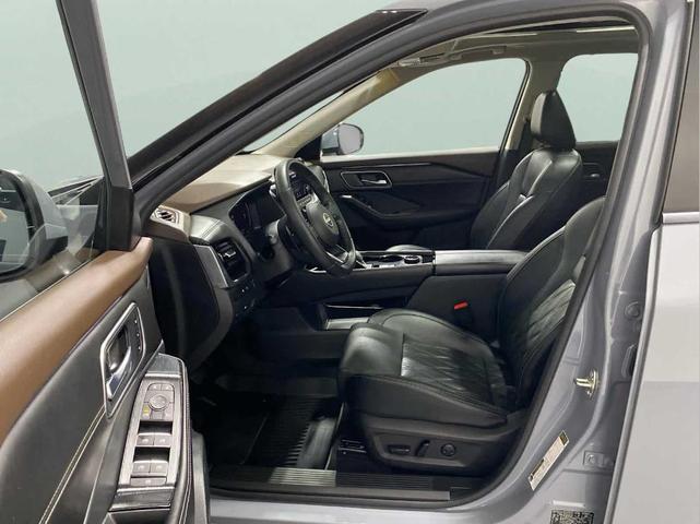 Photo of 2022 Boulder Gray Nissan Rogue