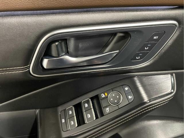 Photo of 2022 Boulder Gray Nissan Rogue