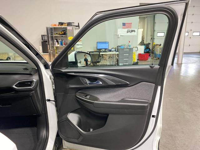 Photo of 2021 Summit White Chevrolet Trailblazer