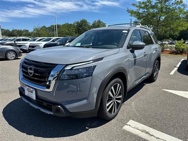 Photo of 2025 Boulder Gray Metallic Nissan Pathfinder