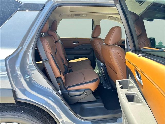 Photo of 2025 Boulder Gray Metallic Nissan Pathfinder