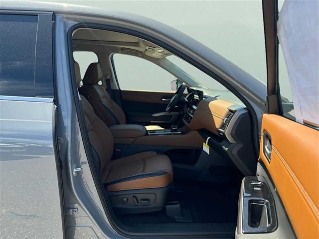 Photo of 2025 Boulder Gray Metallic Nissan Pathfinder