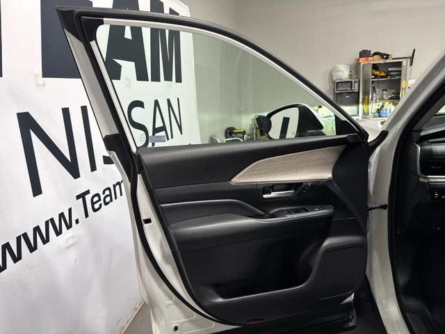 Photo of 2024 Wind Chill Pearl Toyota Grand Highlander