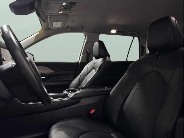 Photo of 2024 Wind Chill Pearl Toyota Grand Highlander