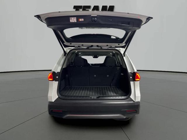 Photo of 2024 Wind Chill Pearl Toyota Grand Highlander