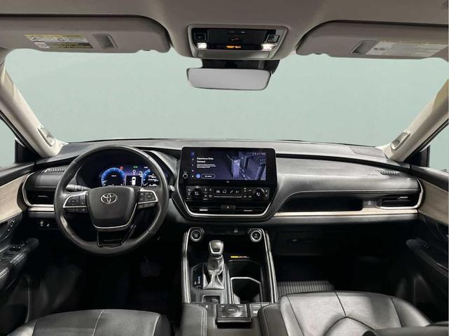 Photo of 2024 Wind Chill Pearl Toyota Grand Highlander
