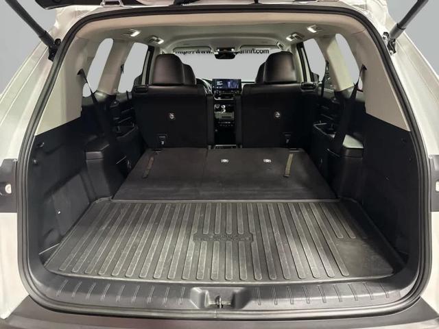 Photo of 2024 Wind Chill Pearl Toyota Grand Highlander