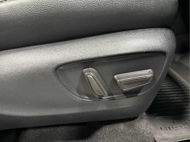 Photo of 2024 Wind Chill Pearl Toyota Grand Highlander