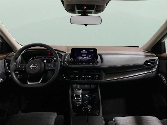 Photo of 2023 White Nissan Rogue