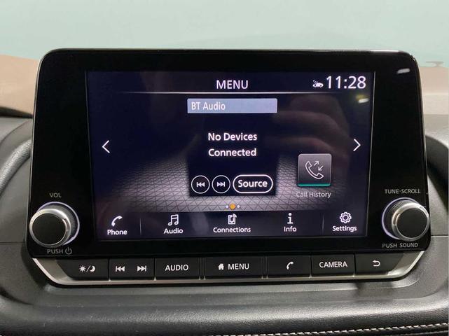 Photo of 2023 White Nissan Rogue